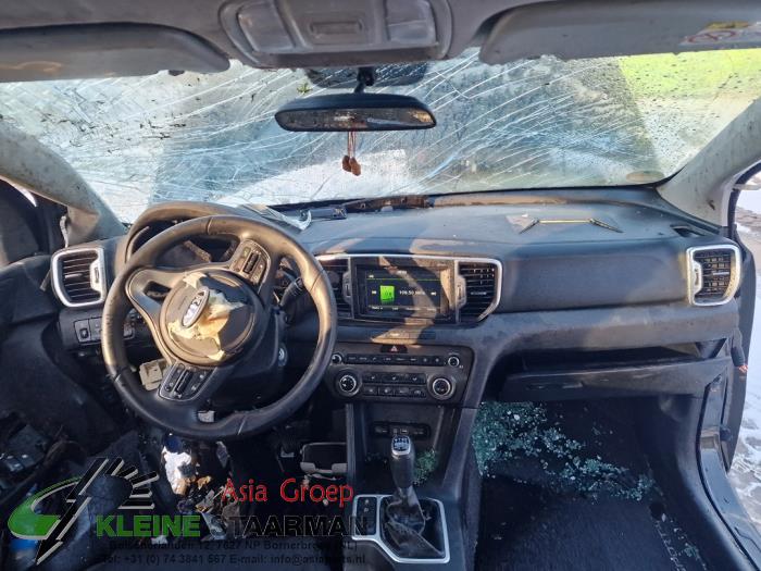 Kia Sportage 1.6 GDI 16V 4x2 Samochód złomowany (2017, Czarny)