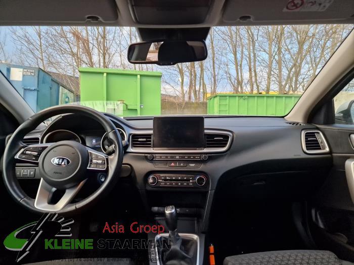 Kia Ceed 1.6 CRDi 16V 115 Salvage vehicle (2019, Gray)