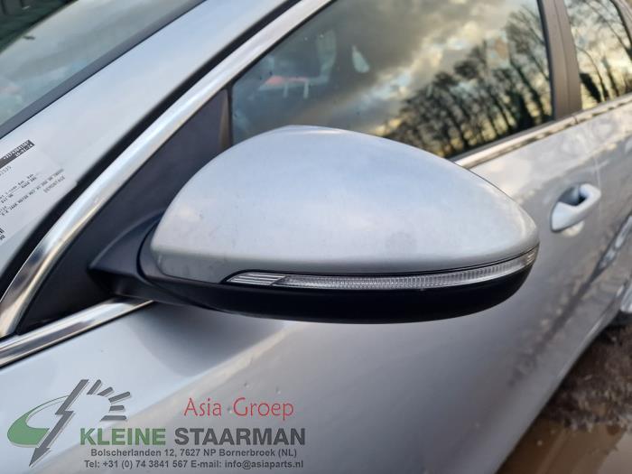 Kia Ceed 1.6 CRDi 16V 115 Salvage vehicle (2019, Gray)