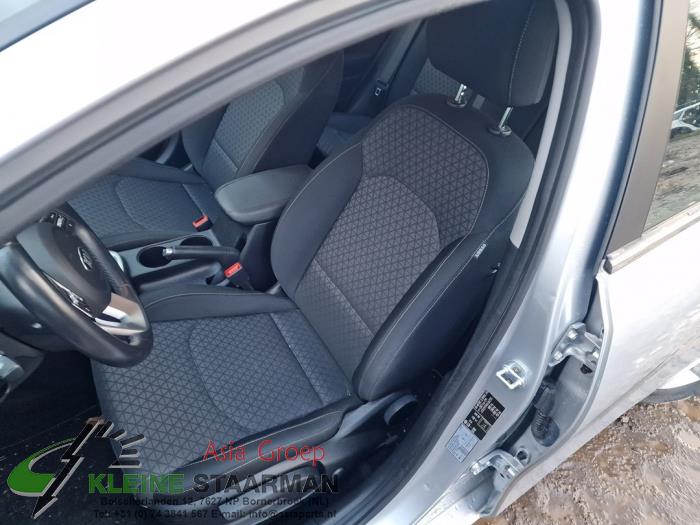 Kia Ceed 1.6 CRDi 16V 115 Salvage vehicle (2019, Gray)