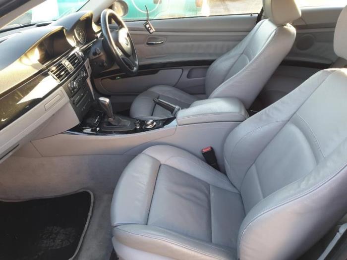 BMW 3 serie 325i Sloopvoertuig (2007, Zwart)