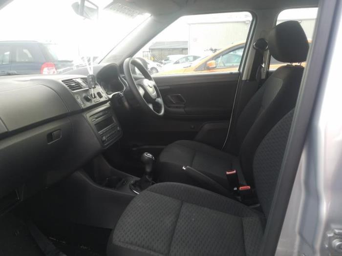 Skoda Fabia II Combi 1.2 TDI 12V Greenline Sloopvoertuig (2011, Zilvergrijs)