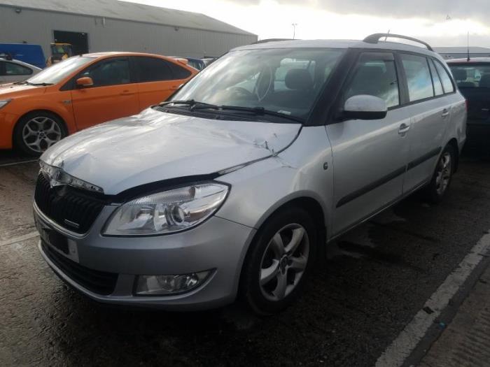 Skoda Fabia II Combi 1.2 TDI 12V Greenline Sloopvoertuig (2011, Zilvergrijs)