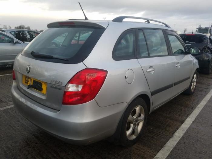 Skoda Fabia II Combi 1.2 TDI 12V Greenline Sloopvoertuig (2011, Zilvergrijs)