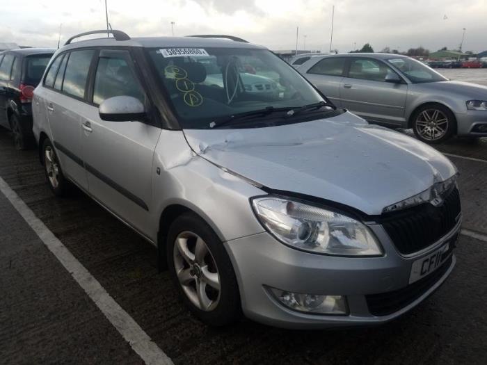 Skoda Fabia II Combi 1.2 TDI 12V Greenline Sloopvoertuig (2011, Zilvergrijs)