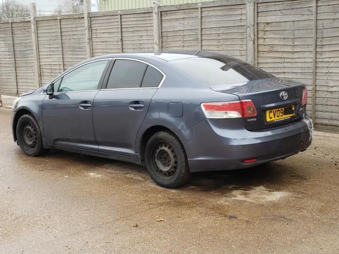 Toyota Avensis 2.0 16V D-4D-F Skrotfordon (2009, BLAUW)
