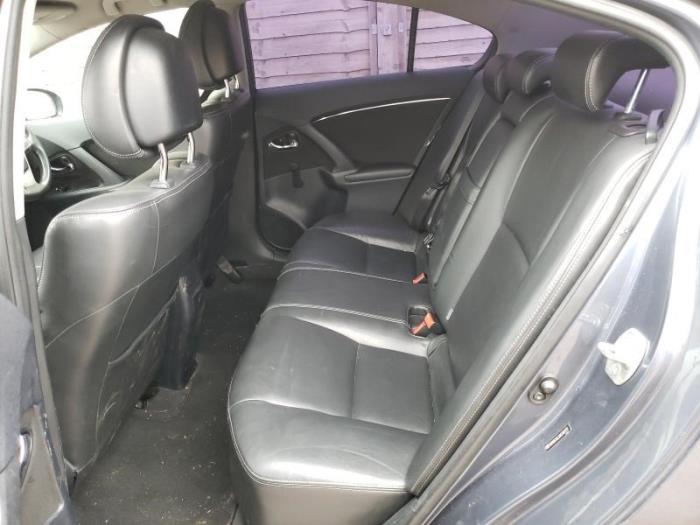 Toyota Avensis 2.0 16V D-4D-F Skrotfordon (2009, BLAUW)