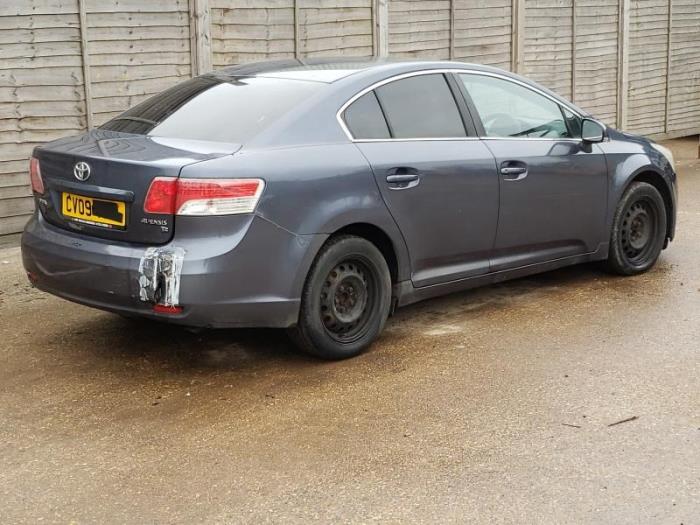 Toyota Avensis 2.0 16V D-4D-F Skrotfordon (2009, BLAUW)