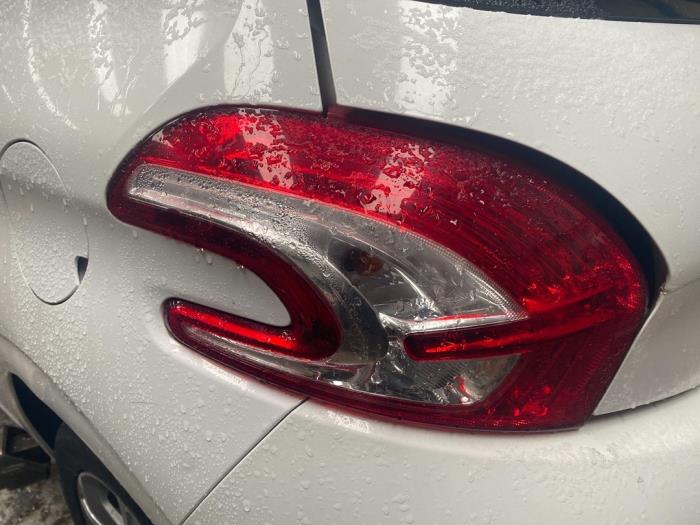 Peugeot 208 I 1.2 Vti 12V PureTech 82 Sloopvoertuig (2012, Wit)