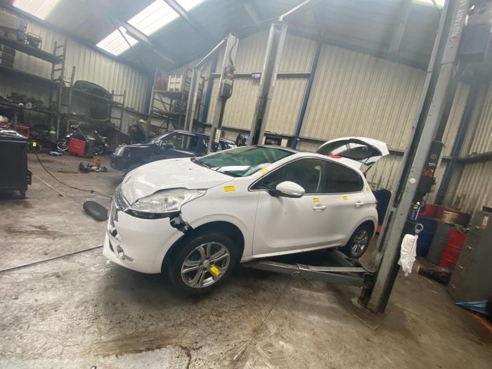 Peugeot 208 I 1.2 Vti 12V PureTech 82 Sloopvoertuig (2012, Wit)