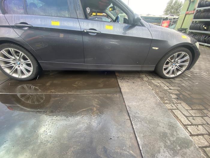 BMW 3 serie 318i 16V Sloopvoertuig (2009, Donker, Grijs)