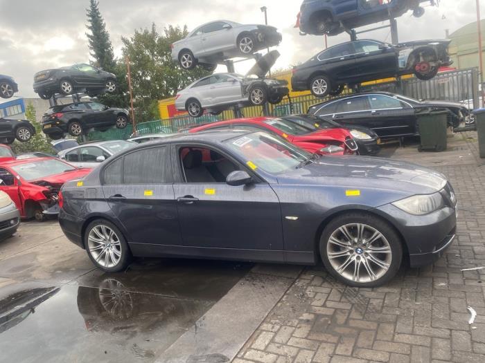BMW 3 serie 318i 16V Sloopvoertuig (2009, Donker, Grijs)