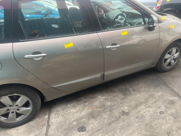 Renault Grand Scénic III 1.4 16V TCe 130 Sloopvoertuig (2010, Beige)