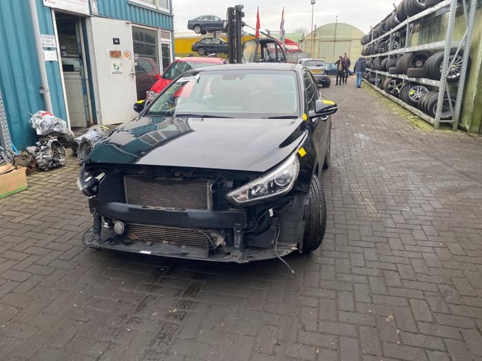 Hyundai i30 1.0 T-GDI 12V Sloopvoertuig (2017, Zwart)