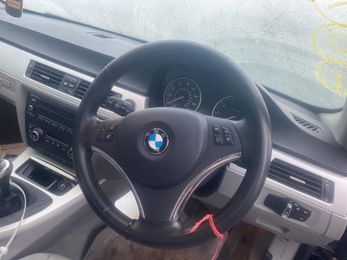 BMW 3 serie 318i 16V Skrotfordon (2011, SCHWARZ II (668))