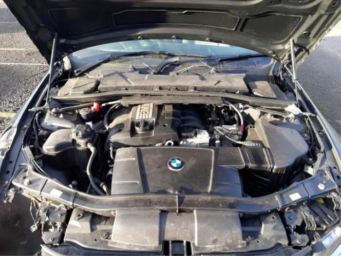 BMW 3 serie 318i 16V Skrotfordon (2011, SCHWARZ II (668))