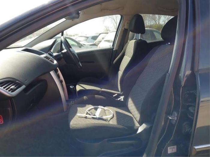 Peugeot 207/207+ 1.6 16V VTRi Sloopvoertuig (2010, Zwart, Saffierzwart)