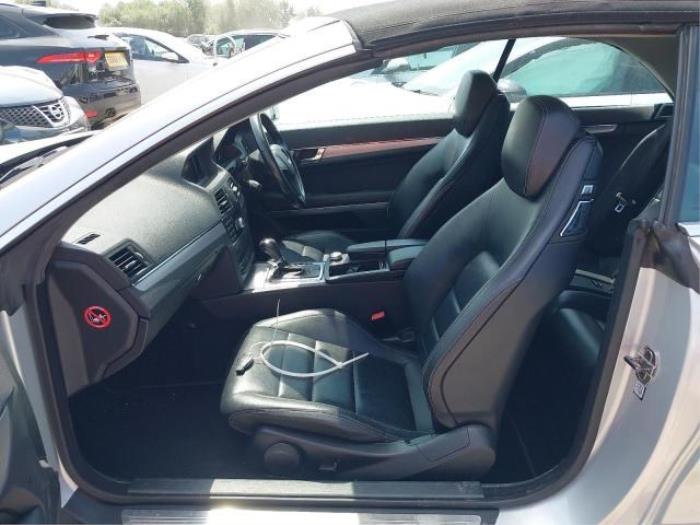 Mercedes E E-250 CGI 16V BlueEfficiency Sloopvoertuig (2010, Metallic, Zilvergrijs)