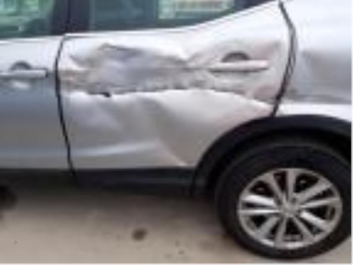 Nissan Qashqai 1.2 DIG-T 16V Sloopvoertuig (2014, Zilvergrijs)