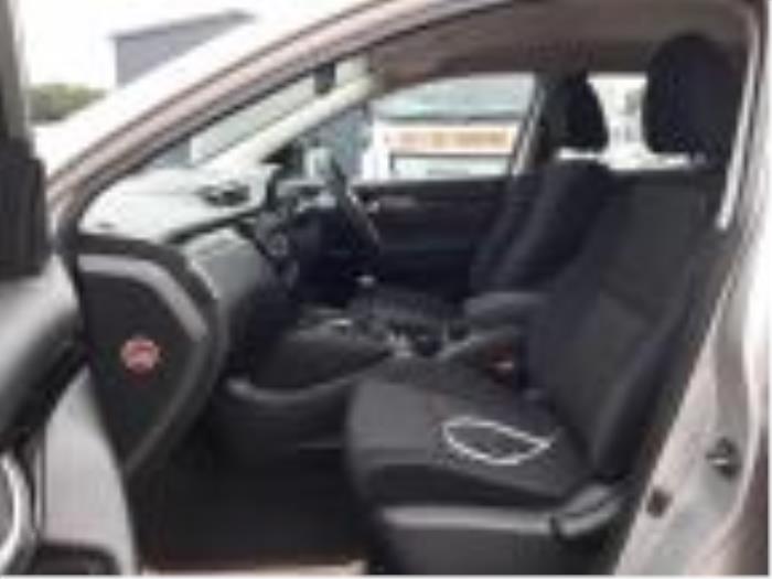 Nissan Qashqai 1.2 DIG-T 16V Sloopvoertuig (2014, Zilvergrijs)