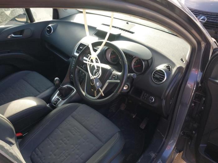 Opel Meriva 1.4 Turbo 16V Ecotec Skrotfordon (2015, DONKER GRIJS)