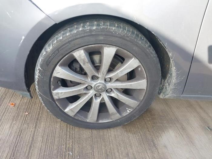 Opel Meriva 1.4 Turbo 16V Ecotec Skrotfordon (2015, DONKER GRIJS)