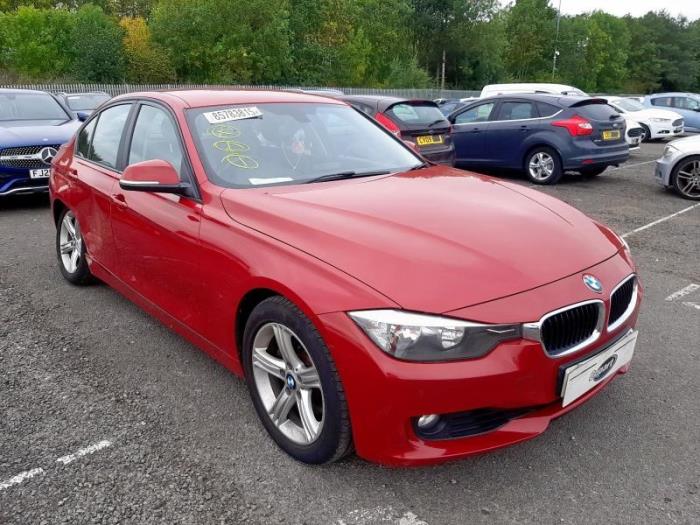 BMW 3 serie 320i 2.0 16V Skrotfordon (2013, ROOD)