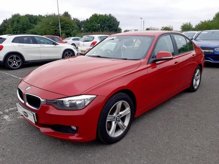 BMW 3 serie 320i 2.0 16V Skrotfordon (2013, ROOD)