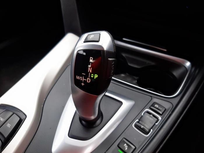 BMW 3 serie 320i 2.0 16V Skrotfordon (2013, ROOD)