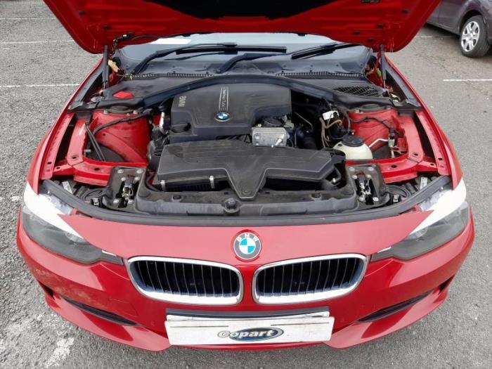 BMW 3 serie 320i 2.0 16V Skrotfordon (2013, ROOD)