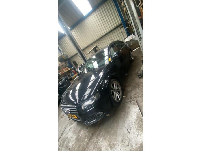 Audi A4 Avant 2.0 TFSI 16V Samochód złomowany (2010, Czarny)