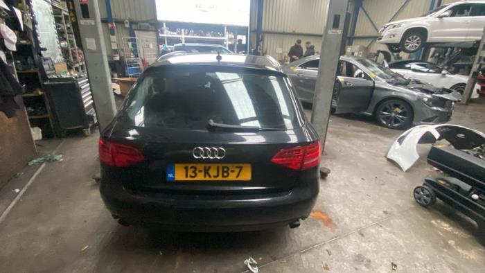 Audi A4 Avant 2.0 TFSI 16V Samochód złomowany (2010, Czarny)