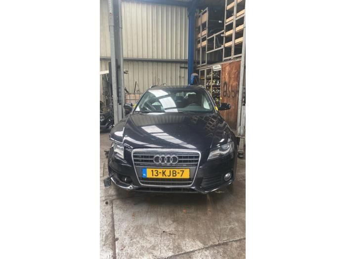 Audi A4 Avant 2.0 TFSI 16V Samochód złomowany (2010, Czarny)