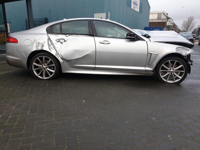 Jaguar XF 2.2 D 16V Skrotfordon (2014, GRIJS)