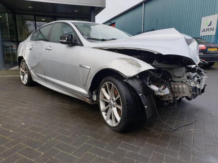 Jaguar XF 2.2 D 16V Skrotfordon (2014, GRIJS)