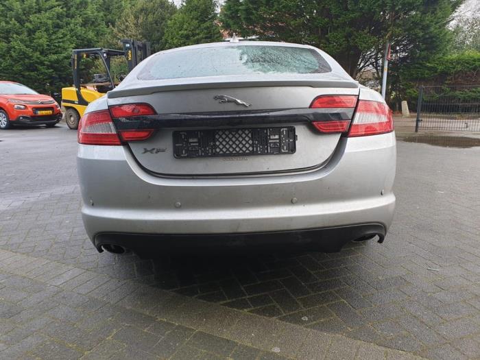 Jaguar XF 2.2 D 16V Skrotfordon (2014, GRIJS)
