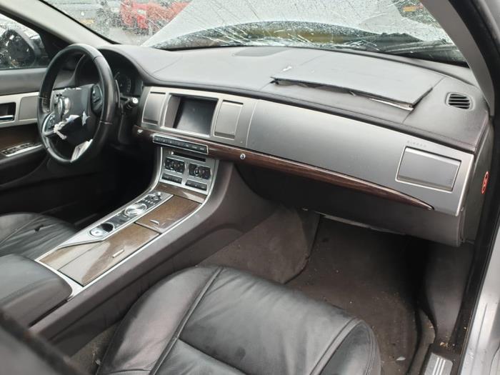 Jaguar XF 2.2 D 16V Skrotfordon (2014, GRIJS)