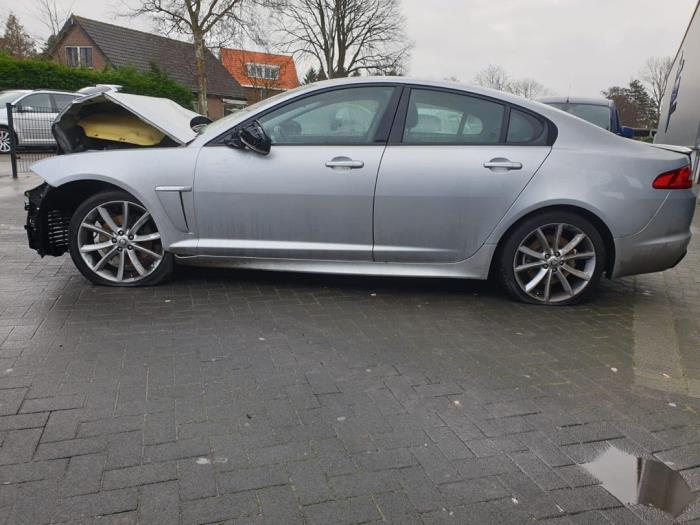 Jaguar XF 2.2 D 16V Skrotfordon (2014, GRIJS)