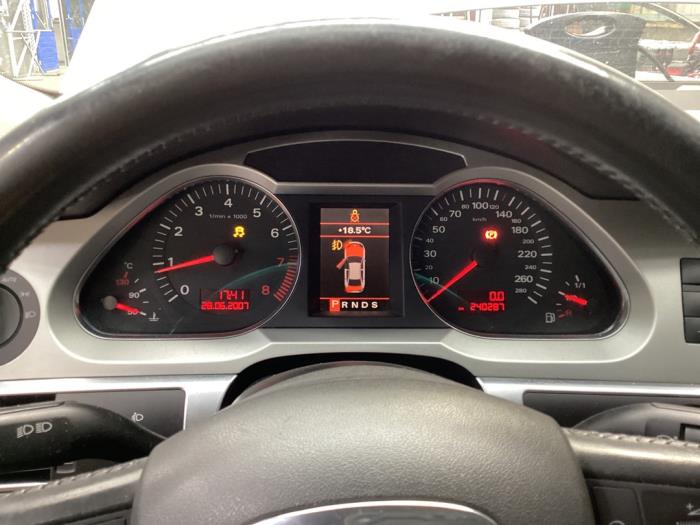 Audi A6 2.0 T FSI 16V Samochód złomowany (2008, Szary)