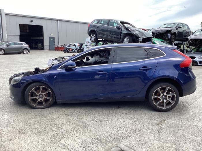 Volvo V40 1.6 D2 Samochód złomowany (2015, Niebieski)