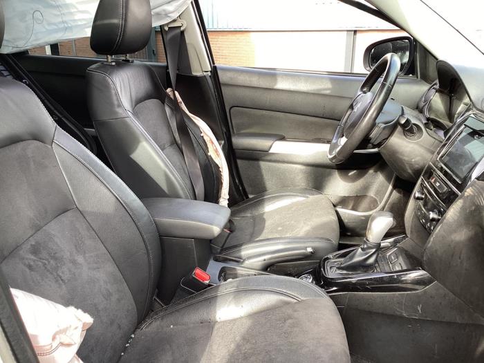 Suzuki Vitara 1.6 16V VVT AllGrip Skrotfordon (2016, GRIJS)