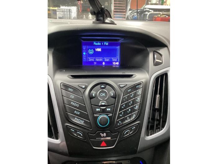 Ford Focus 3 Wagon 1.6 Ti-VCT 16V 125 Skrotfordon (2012, ZWART)