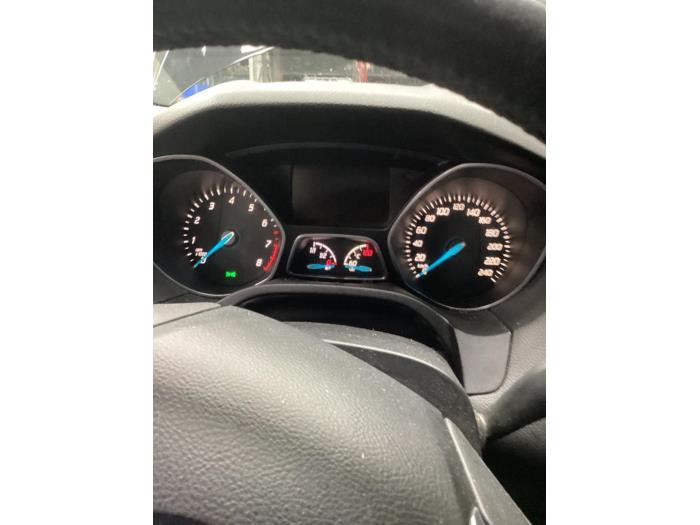 Ford Focus 3 Wagon 1.6 Ti-VCT 16V 125 Skrotfordon (2012, ZWART)