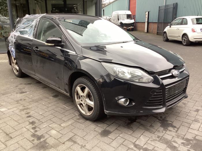 Ford Focus 3 Wagon 1.6 Ti-VCT 16V 125 Skrotfordon (2012, ZWART)