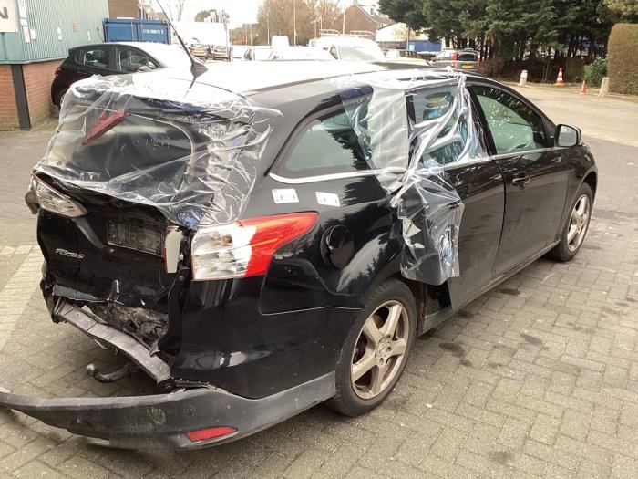 Ford Focus 3 Wagon 1.6 Ti-VCT 16V 125 Skrotfordon (2012, ZWART)