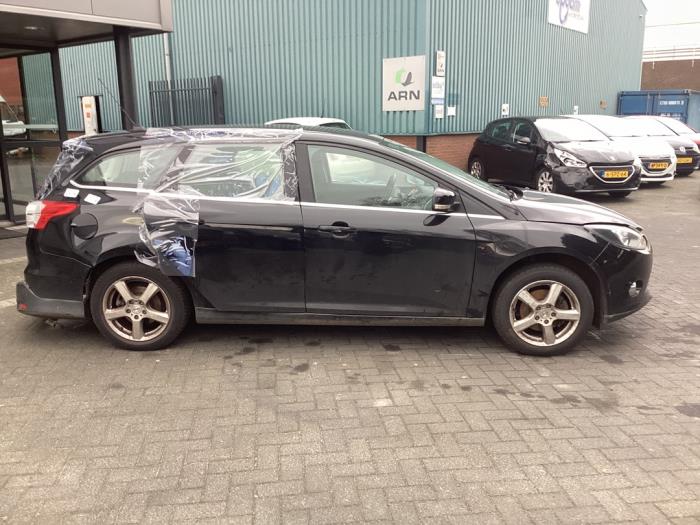 Ford Focus 3 Wagon 1.6 Ti-VCT 16V 125 Skrotfordon (2012, ZWART)