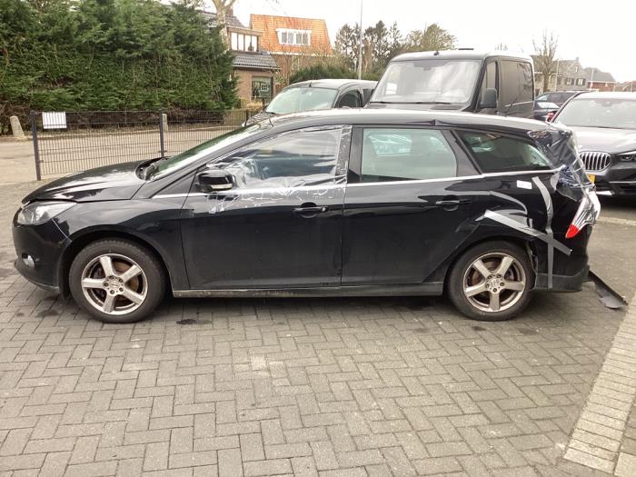 Ford Focus 3 Wagon 1.6 Ti-VCT 16V 125 Skrotfordon (2012, ZWART)