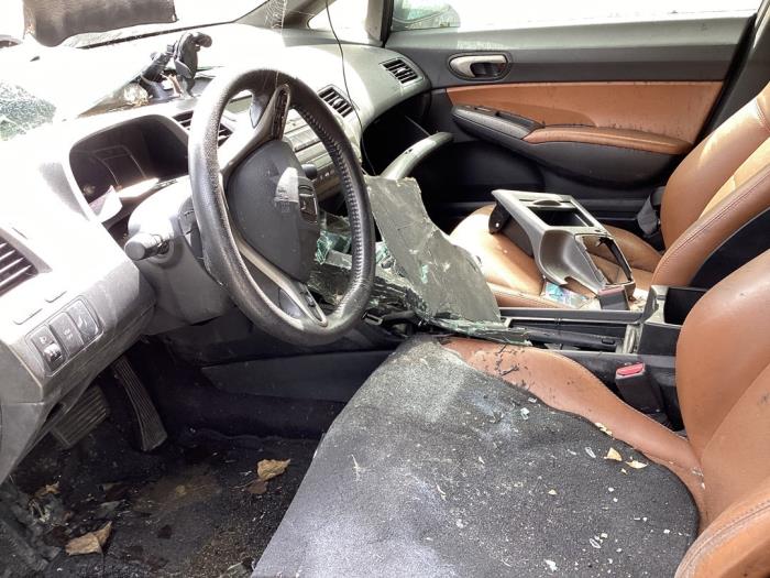 Honda Civic 1.3 Hybrid Samochód złomowany (2010, Czarny)