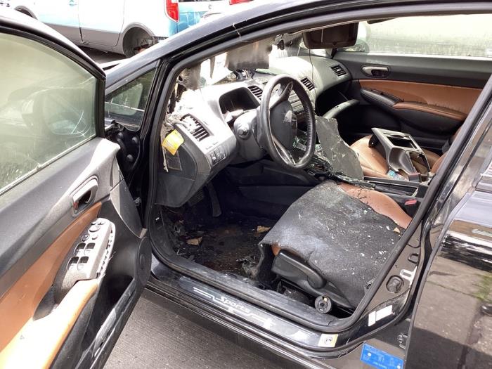 Honda Civic 1.3 Hybrid Samochód złomowany (2010, Czarny)