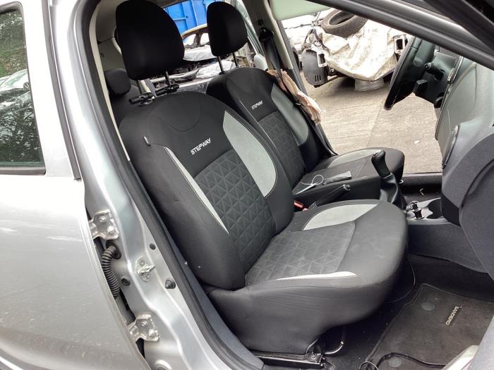 Dacia Sandero II 0.9 TCE 12V Sloopvoertuig (2015, Zilvergrijs)